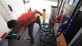 Entra a regir ley que suspende incrementos del impuesto a gasolina por 6 meses