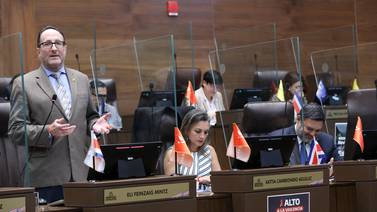Diputados eliminan multa para patronos en plan contra discriminación salarial a mujeres