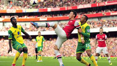 El Arsenal se afianza en la cima con ayuda de Ozil
