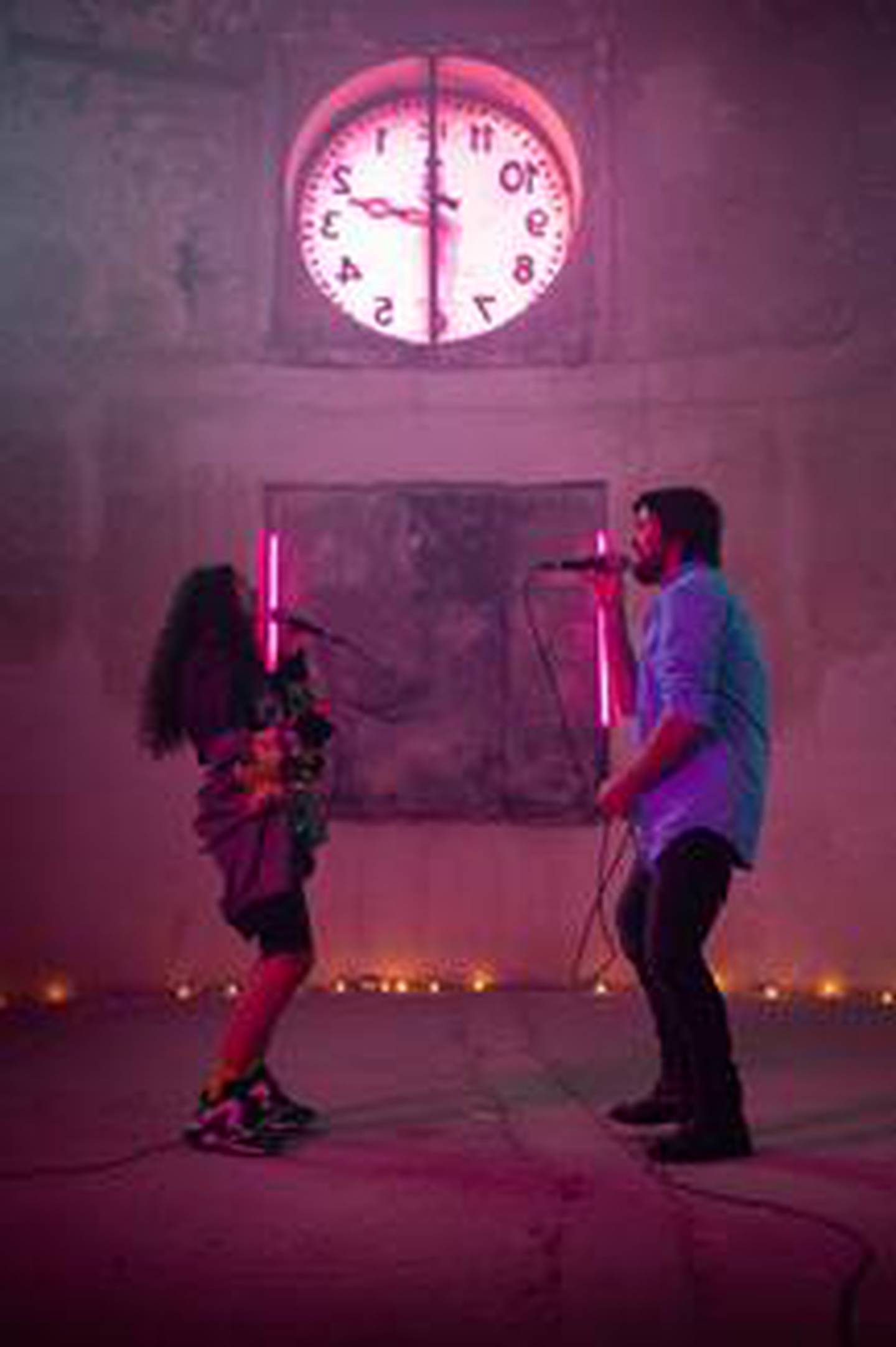 Alessica Cara y Juanes ya habían trabajado juntos en una canción del rapero Logic.  Ahora vuelven a encontrarse en Querer mejor.  Foto: Cortesía Universal Music.