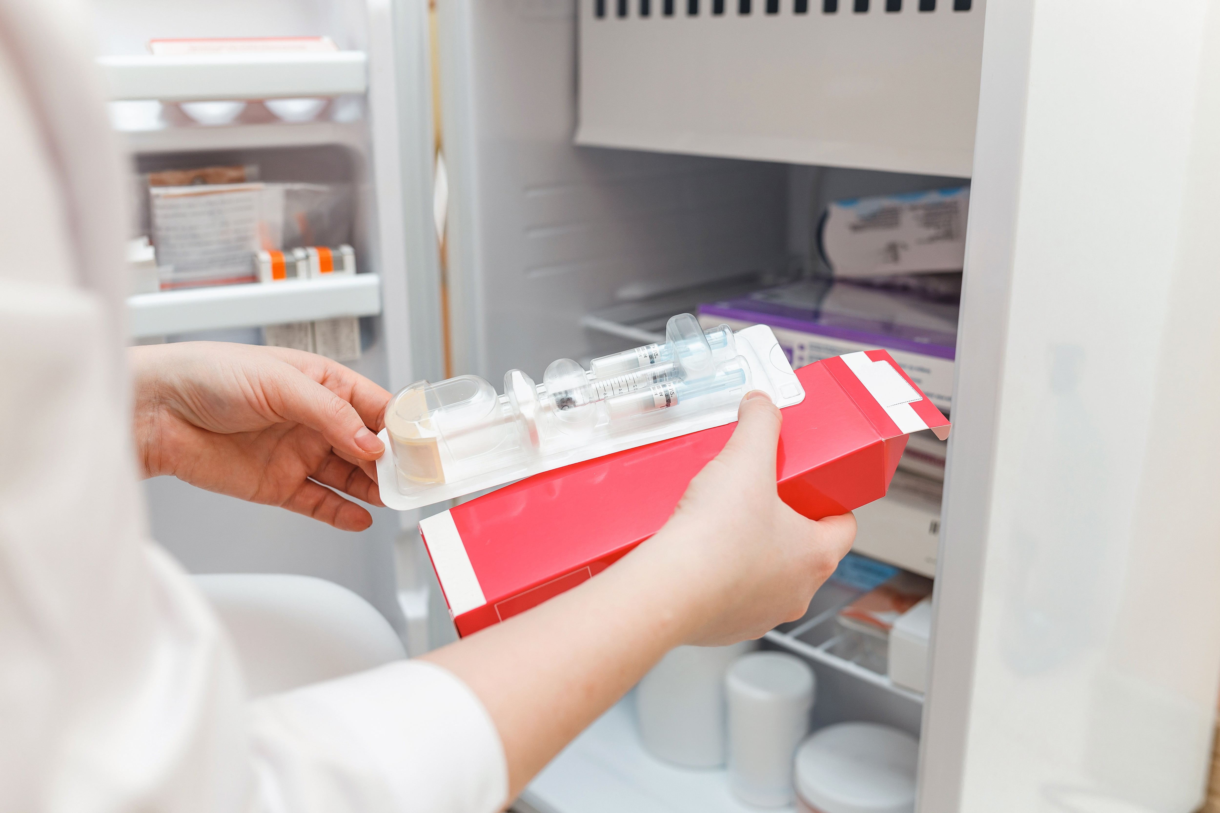 Algunas personas deben guardar los medicamentos en refrigeración para que se preserven.Fotografía: Shutterstock