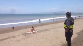 Bañistas reclaman por alerta tardía de derrame químico en Puntarenas