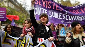 Manifestaciones en Francia por falta de legislación que defienda a mujeres ante ‘agresores‘