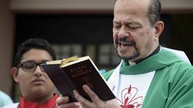 Cura reconoce que firmó dos actas de bautizo a sacerdote expulsado por abusos: ‘Lo hice por los niños’