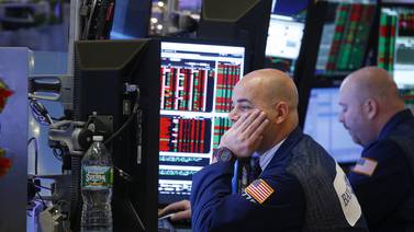 Wall Street golpeada por caída del petróleo