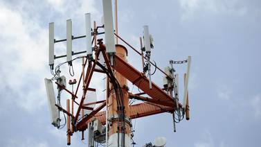 Empresas critican precartel de 5G por impedirles usar torres de transmisión ya instaladas