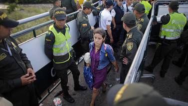 Colombia refuerza los controles en frontera con Venezuela ante ola migratoria