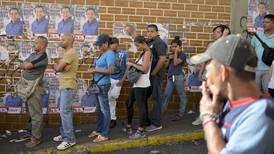 Autoridad electoral amplía una hora la votación en Venezuela