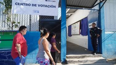 Ciudadanos aún votan con temor tras vivir en antiguo bastión de pandillas en El Salvador 