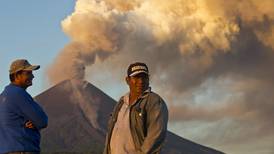 Volcán nicaragüense Momotombo reinicia actividad eruptiva