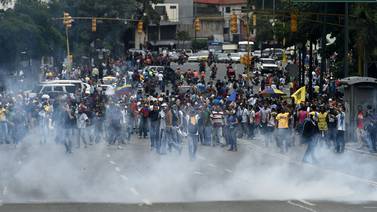 Maduro amenaza con restringir las libertades  en    Venezuela