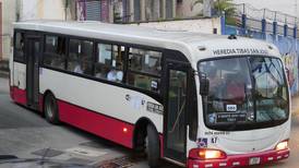 Por moción del ministro Luis Amador, el CTP urge a diputados a extender antigüedad de buses