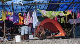 Cubanos en Panamá viven hacinados, con poca agua y entre olor a excremento