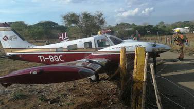 Ocupantes de avioneta ilesos luego de que avioneta se salió de pista en Tamarindo