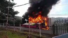 Bus incendiado en San Carlos viajaba en ruta no autorizada 
