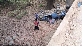 Niña de siete años muere en vuelco de vehículo en Cóbano