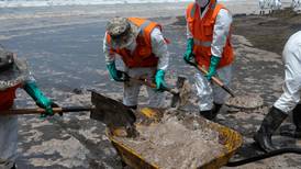 Crudo derramado en mar de Perú fue el doble de lo informado hasta ahora