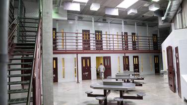 EE. UU. aprueba liberación de cinco detenidos en Guantánamo