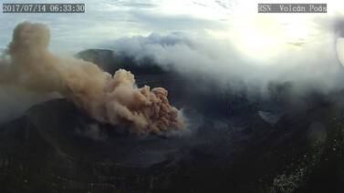 Volcán Poás lanza ceniza de tono rojizo en erupción de este viernes