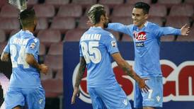 Napolés triunfó ante Catania, Milan decepcionó de nuevo en casa