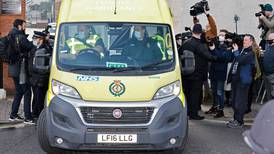 Esposo de reina Isabel II pasa a otro hospital de Londres para exámenes cardíacos