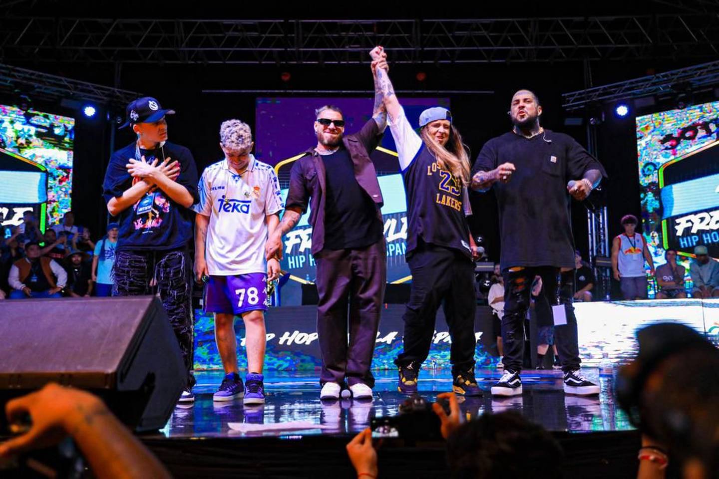 El rapero costarricense Eros EQ quedó campeón del torneo 4H Hip-hop de El Salvador, junto al mexicano Lobo Estepario.