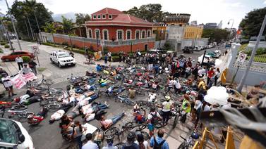 Ciclistas piden a diputados infraestructura segura e inclusiva para detener la violencia vial en Costa Rica