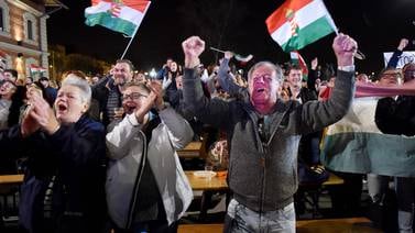Hungría otorga un tercer mandato al primer ministro Víktor Orban