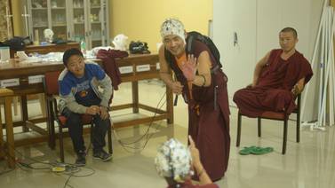 Monjes tibetanos y científicos exploran el poder de la mente
