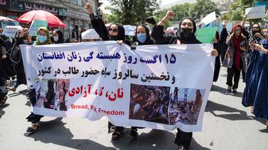 Jefe supremo de Afganistán afirma que los talibanes salvaron a las mujeres ‘de la opresión’