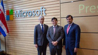 Carlos Alvarado pide a Microsoft desarrollar tecnología en Costa Rica