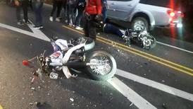 Choque frontal entre dos motociclistas deja dos fallecidos y largas presas en La Valencia