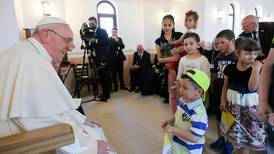 Papa pide perdón a gitanos de Rumanía víctimas de discriminación
