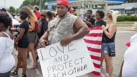 Marchas en Ferguson a un año de la muerte de Michael Brown 