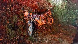 Joven motociclista perdió la vida al chocar contra una grúa en Cóbano