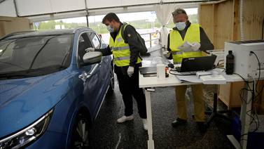 Finlandia implementa votación desde vehículos para evitar el rebrote de covid-19