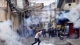 Policías y militares reprimen movilización opositora durante conmemoración de la independencia en Honduras