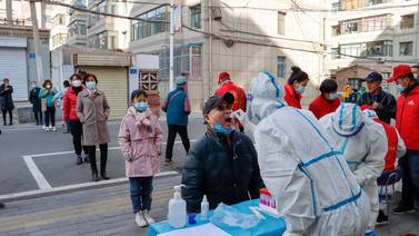 Rebrotes de covid-19 provocan confinamientos en China a cien días del inicio de Olimpiadas de Invierno