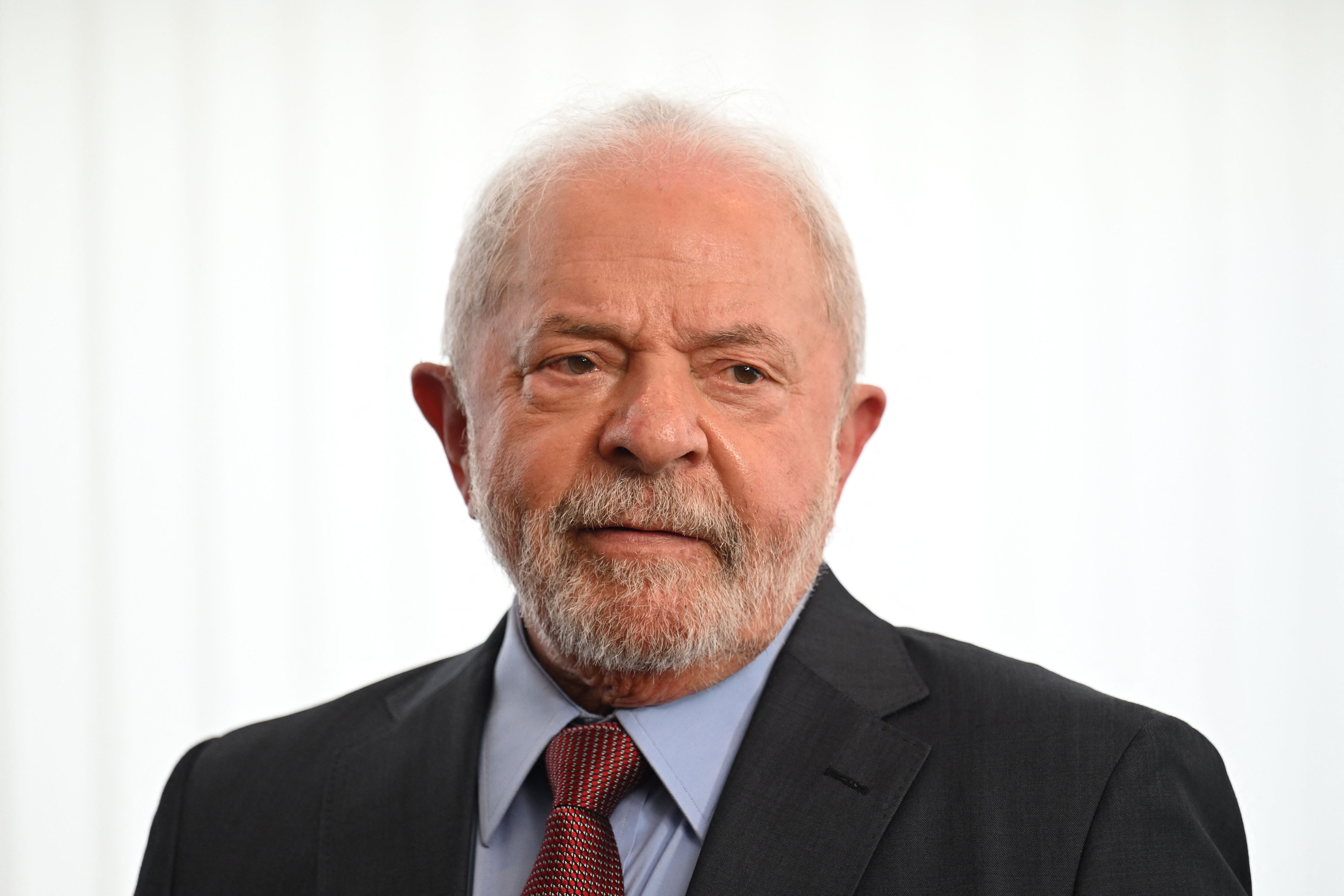 Lula echa a 40 militares de la residencia presidencial tras ataques en Brasil