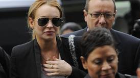Lindsay Lohan evita la cárcel pero debe regresar a rehabilitación