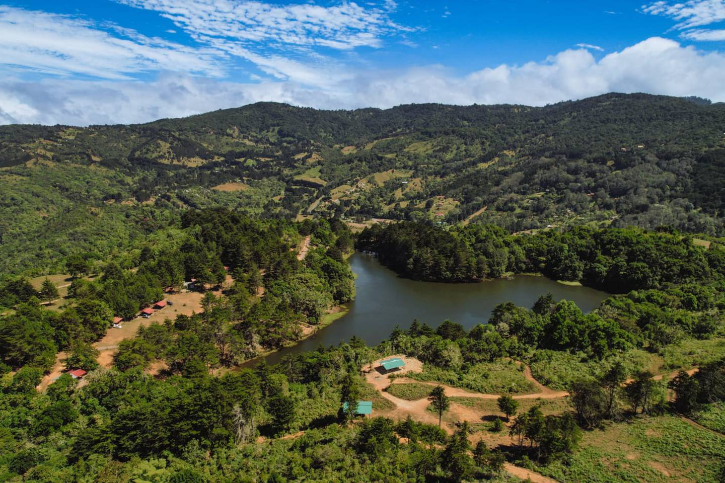 La Laguna don Manuel, que se ubica en Santa María de Dota, a hora y media de San José. Puede hacer senderismo y picnic.