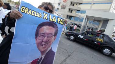 Expresidente Alberto Fujimori es sacado de clínica para volver a la prisión