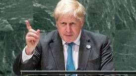 Boris Johnson elimina restricciones sanitarias pese a críticas en el Reino Unido