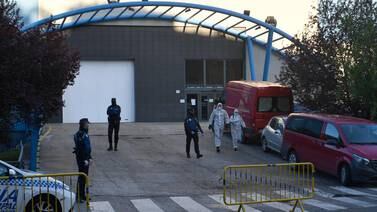 Pista de hielo de centro comercial funcionará como morgue en Madrid por pandemia de nuevo coronavirus