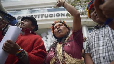 Alza en precio de combustibles aviva el malestar social en Ecuador