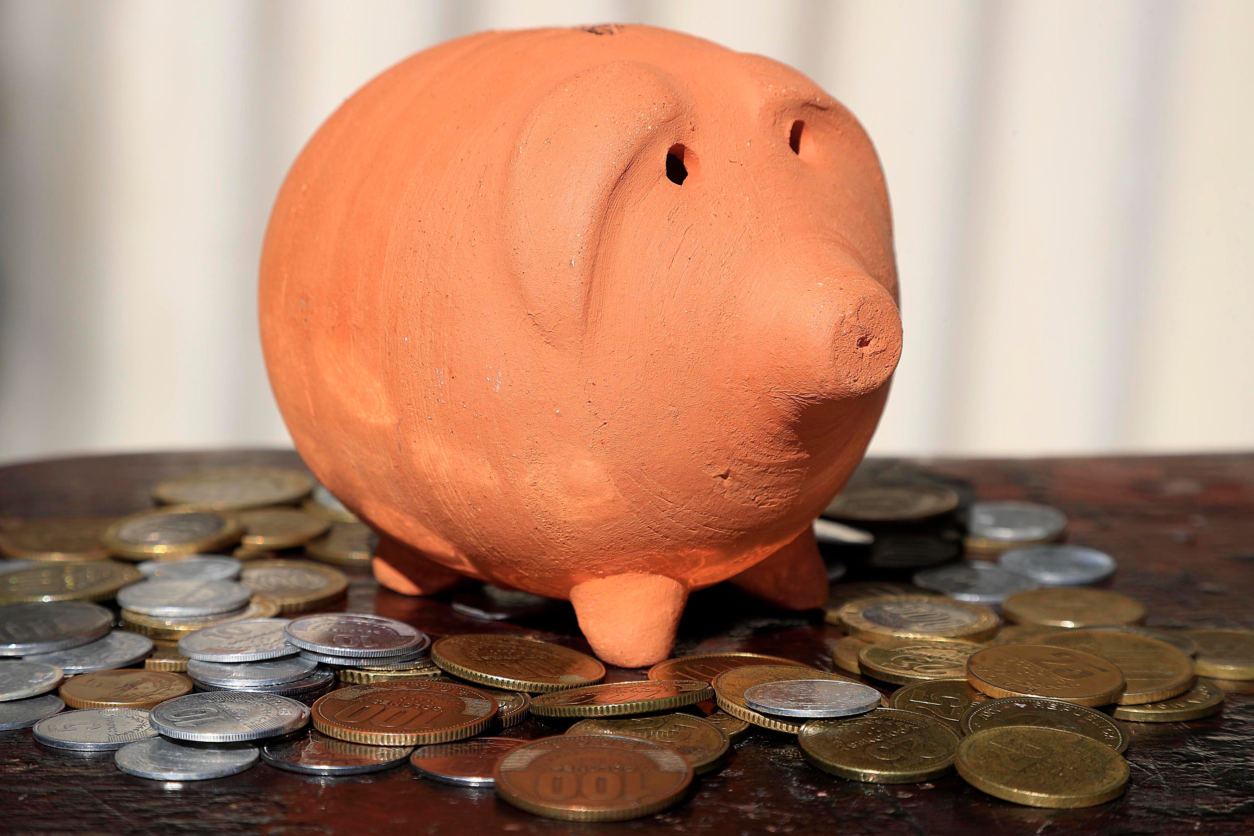 02/01/2024 Fotografías conceptuales para temas: Dinero; Ahorro; Pensión; Pensiones; Plan de retiro; Fondos del ROP; Presupuestos; Operadoras de pensiones; Retiro; Fondos de pensión; Inversión; Monedas; Alcancía; Negocios; Dinero en efectivo; IVM; Colones; Plata; Hacienda; Jubilación; Capital; Finanzas; Gasto; Economía y finanzas; Riqueza. Foto: Rafael Pacheco Granados