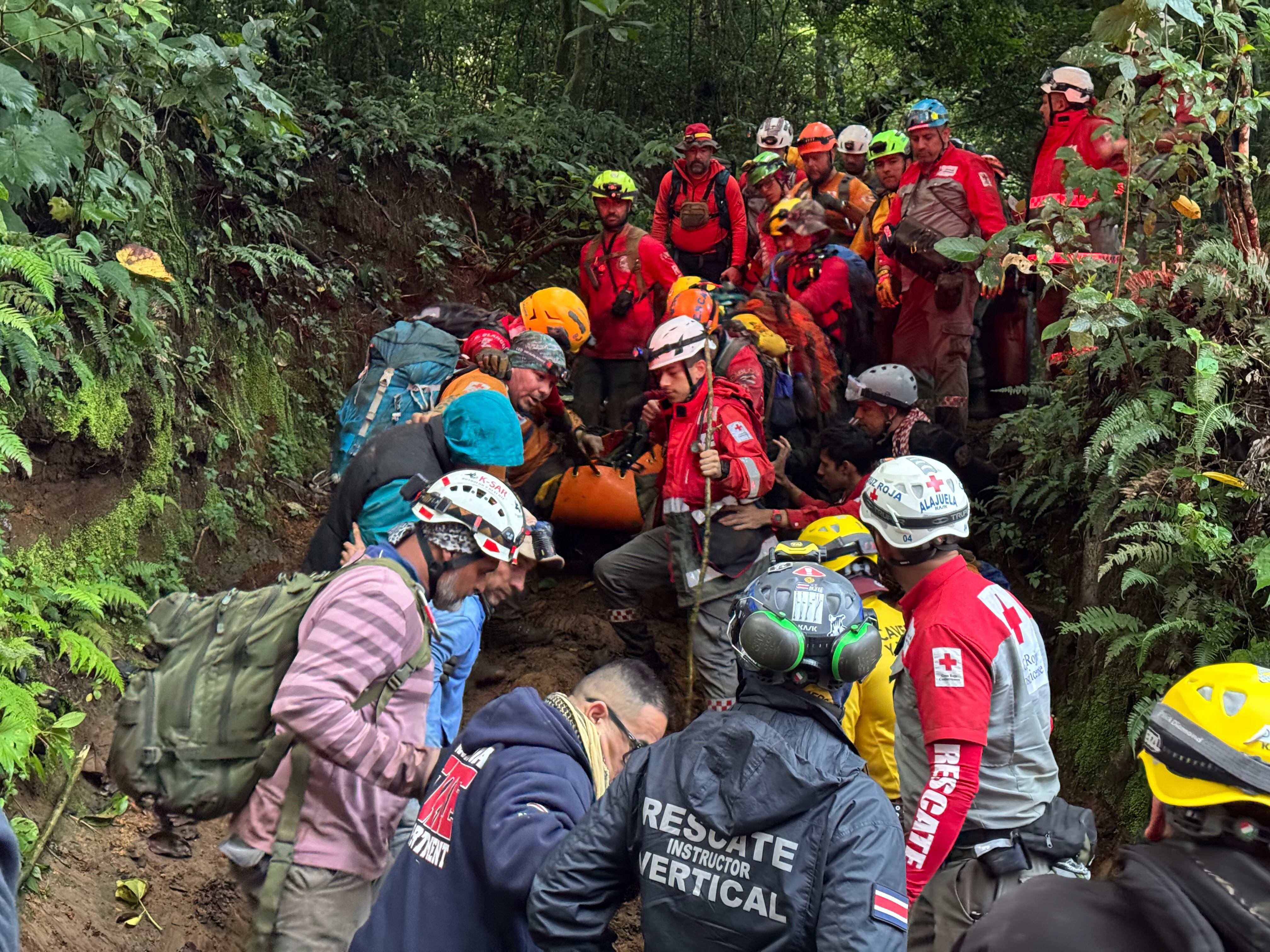 "Cruzrojistas caminaron toda la noche para rescatar a sobreviviente de avioneta"
