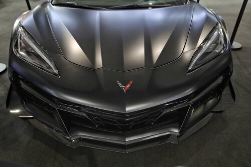 El carro más caro de la Expomóvil 2024 hace algo impresionante con los huecos de las calles