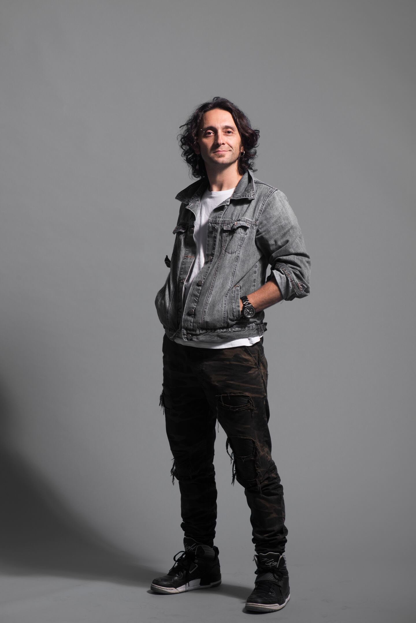 El reconocido músico y vocalista de la agrupación Gandhi, Luis Montalbert, será el encargado de interpretar al personaje de el Aviador.