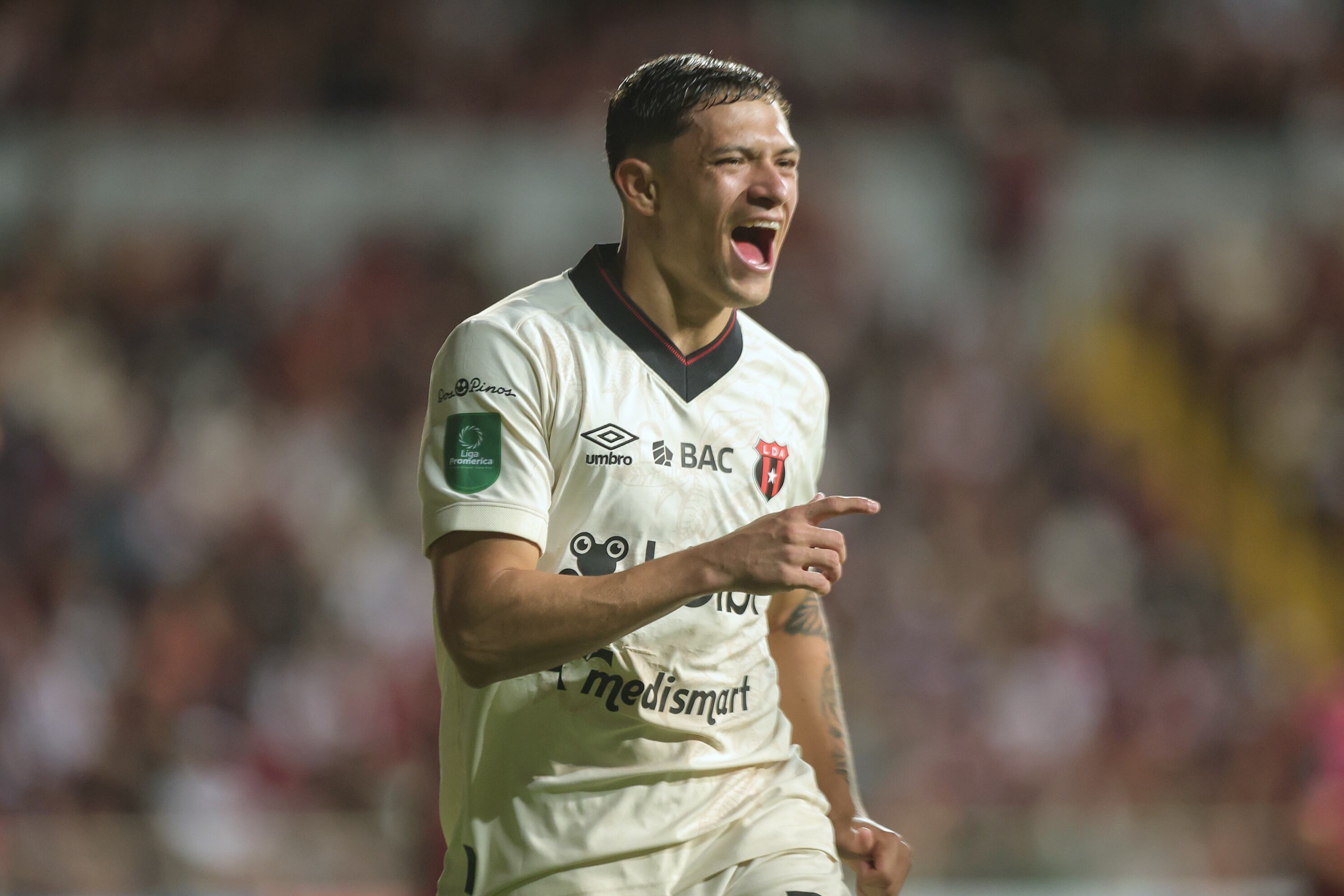 30/08/2025/ juego entre Deportivo Saprissa vs Liga Deportiva Alajuelense por el clásico nacional en la jornada 6 del torneo clausura 2025 en el estadio Ricardo Saprissa / foto John